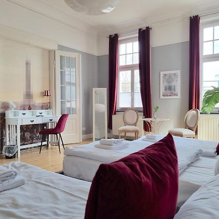 Charysma - Jugendstil Trifft Moderne, Schlafzimmer Mit Smart-Tv, Tischfussball, Darts, Parkplatz Hamelin Exteriör bild
