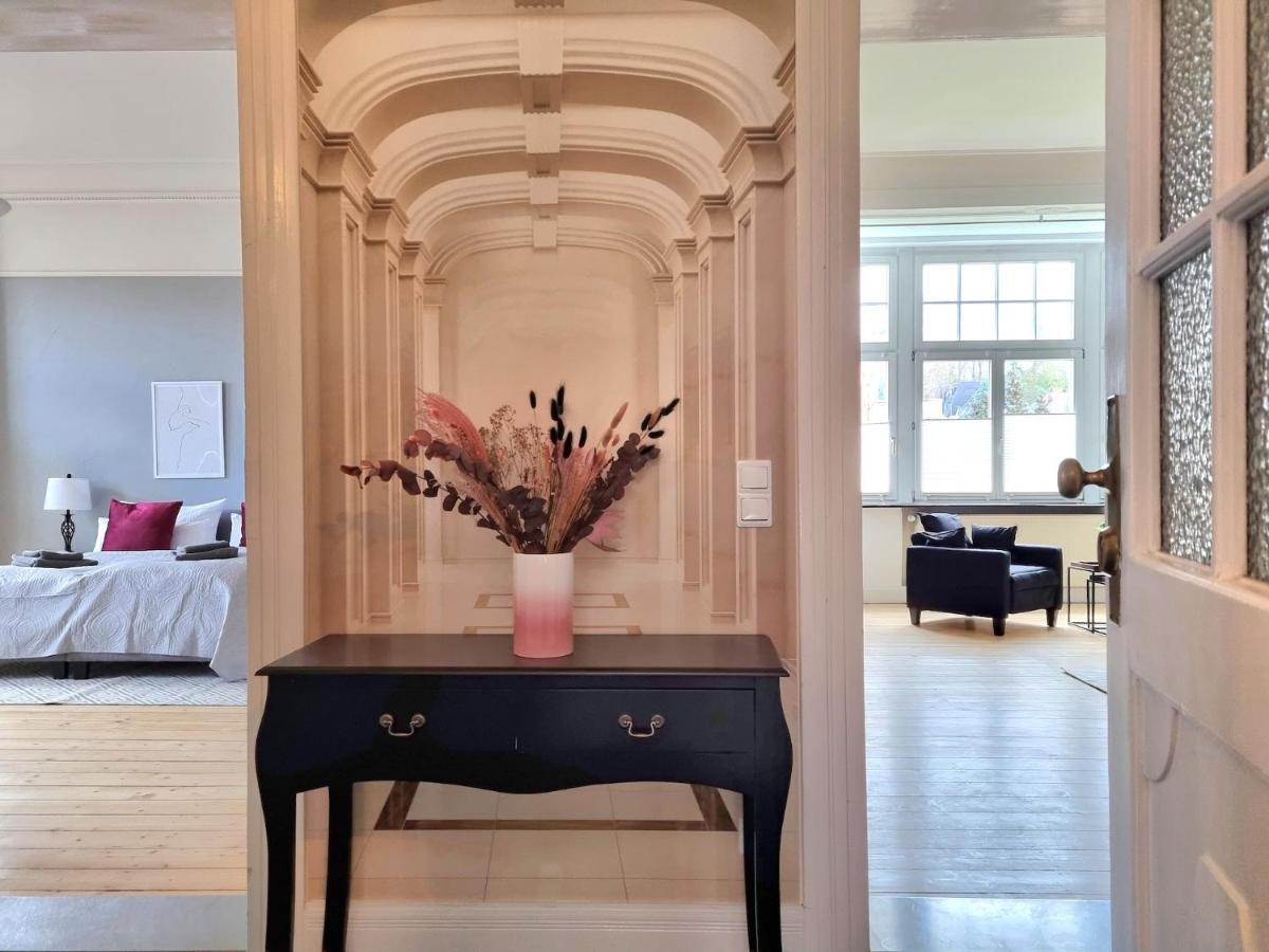 Charysma - Jugendstil Trifft Moderne, Schlafzimmer Mit Smart-Tv, Tischfussball, Darts, Parkplatz Hamelin Exteriör bild