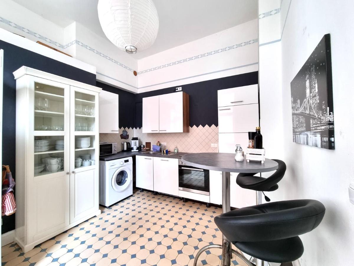 Charysma - Jugendstil Trifft Moderne, Schlafzimmer Mit Smart-Tv, Tischfussball, Darts, Parkplatz Hamelin Exteriör bild