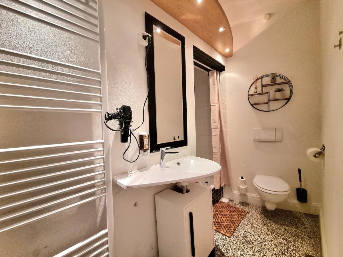 Charysma - Jugendstil Trifft Moderne, Schlafzimmer Mit Smart-Tv, Tischfussball, Darts, Parkplatz Hamelin Exteriör bild